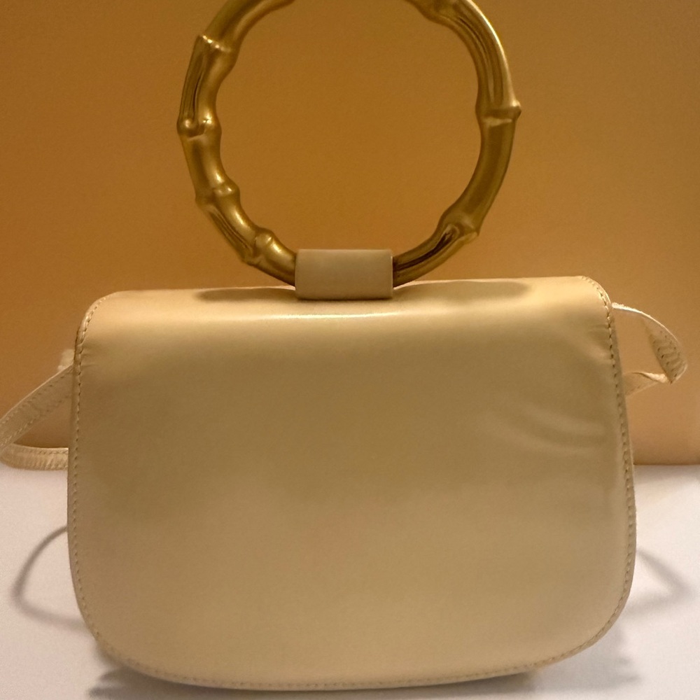 Gucci Cream Shoulder Bag with Gold Bamboo Handle - Picture 1 of 6